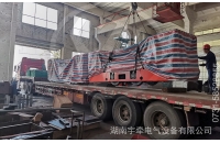 一批8噸雙駕駛室湘潭電機車裝車發(fā)貨